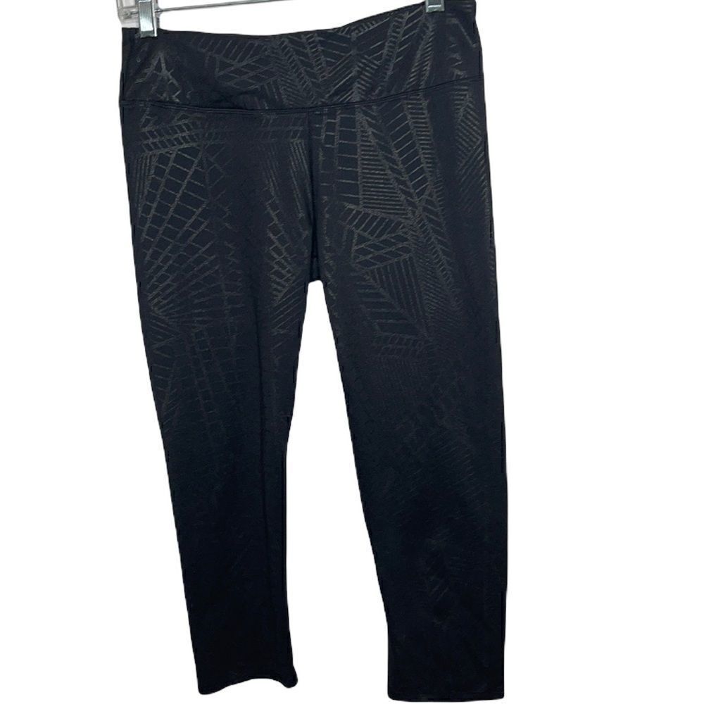Fabletics Cropped Black Shiny & Matte Print Leggings. Size small.